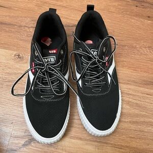 Boys Levi’s sneakers, size 6